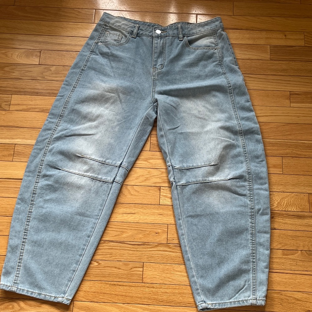NWOT Jeans Barrel Leg Jeans Size Large Light Blue